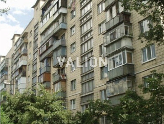 Продам 2 комн. Милютенко 28 А, метро Лесная.