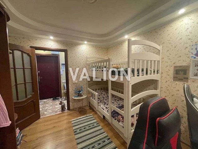Продаж 3-к квартири вул. Олега Мудрака 23б