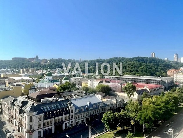 Продам 3-комнатную квартиру с ремонтом на Подоле, ул.Нижний Вал 27/29