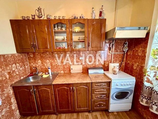 Продам 2 комн. Радужная 21 А, метро Дарница.