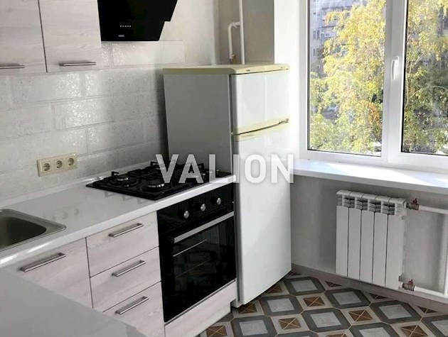 Продам 2 комн. Иорданская 2 а, метро Оолонь.