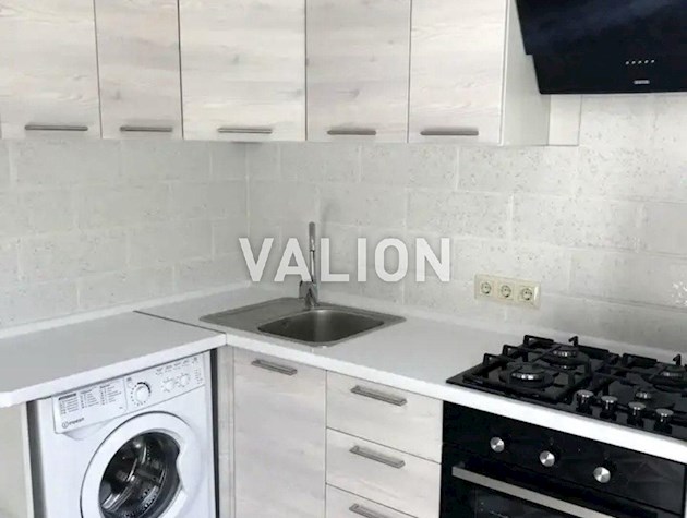 Продам 2 комн. Иорданская 2 а, метро Оолонь.