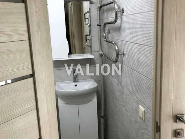 Продам 2 комн. Иорданская 2 а, метро Оолонь.
