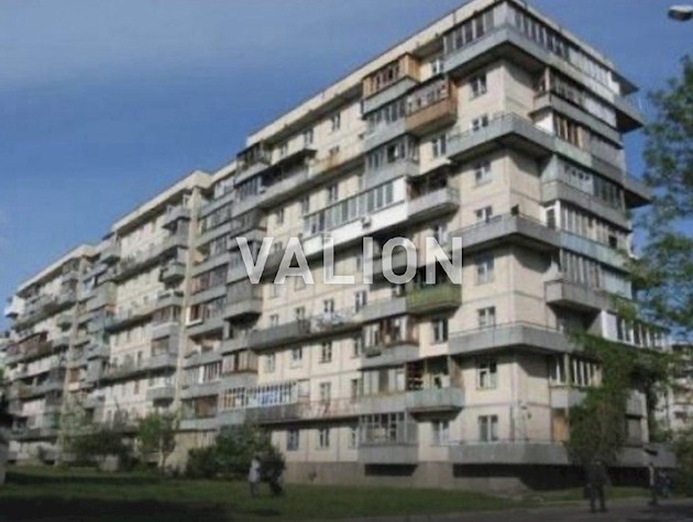 Продам 2 комн. Молютенко 9, метро Лесная.