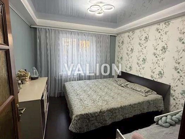 Продам 2 комн. Молютенко 9, метро Лесная.
