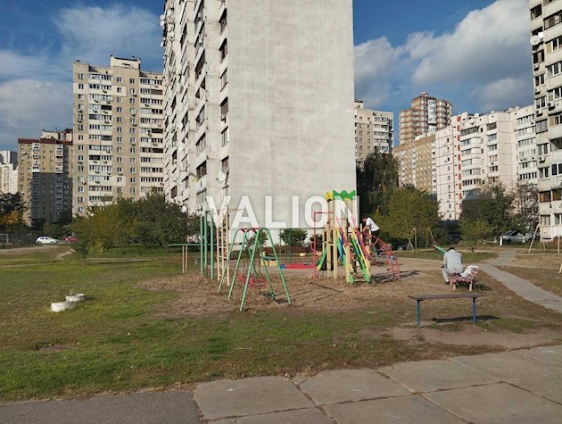 Продажа 3-кімнатної квартири 77м², вул. Урлівська 3-Б, Позняки, до метро Осокорки та Позняки – 10-15 хвилин пішки