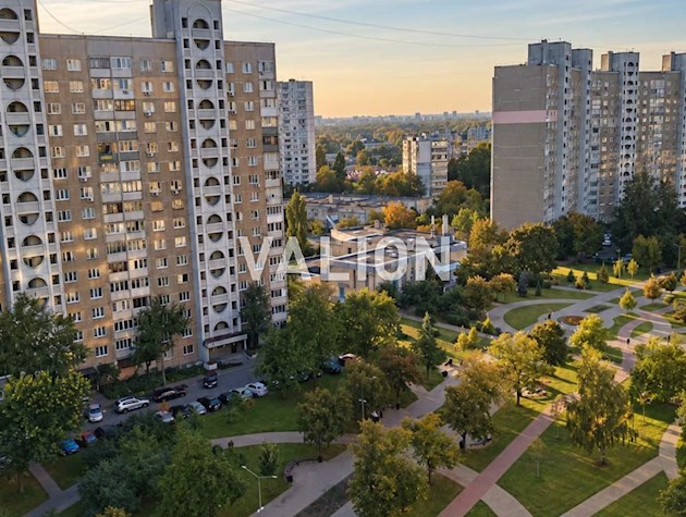 Продажа 2к квартиры в Деснянском районе, пр. Червоной Калины 17б, Троещина