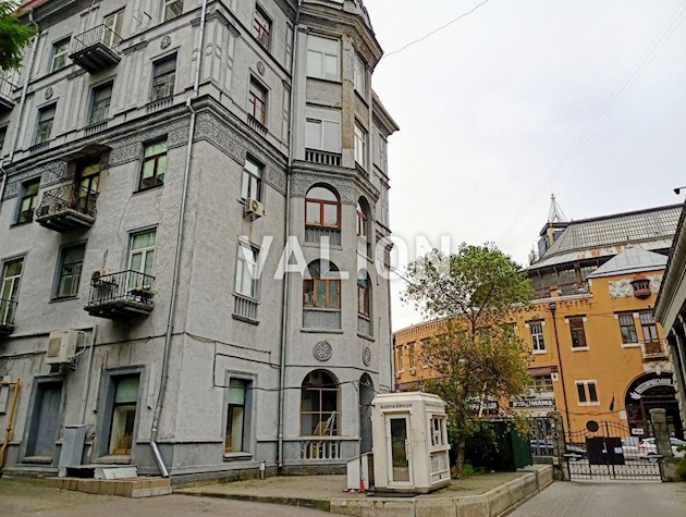 Продаж 3 кымн. квартири з мансардой, під ремонт, Бессарабська площа 5, центр.