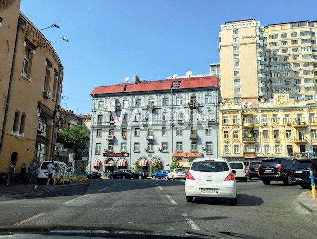 Продаж 3 кымн. квартири з мансардой, під ремонт, Бессарабська площа 5, центр.