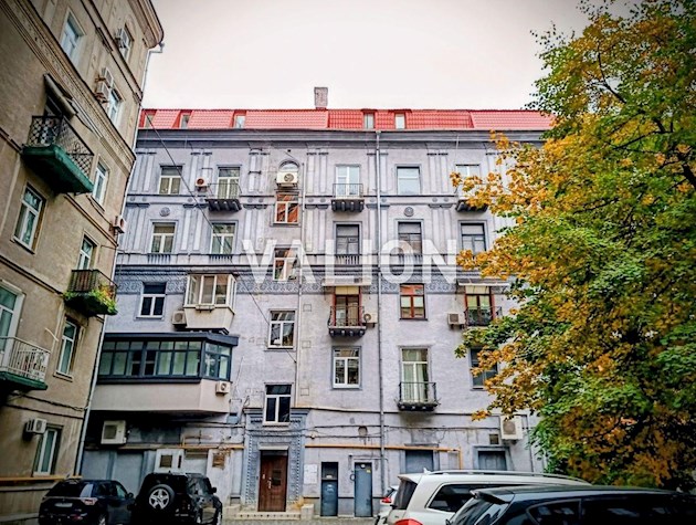 Продаж 3 кымн. квартири з мансардой, під ремонт, Бессарабська площа 5, центр.