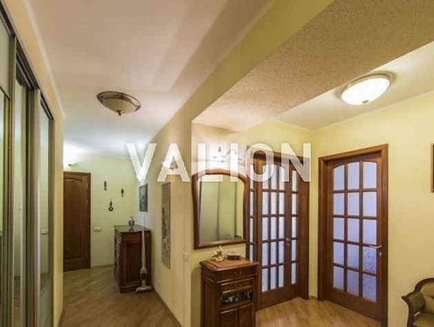 Продается трехкомнатная квартира на улице Панаса Мирного, 12. Печерск, ЖК Введенский