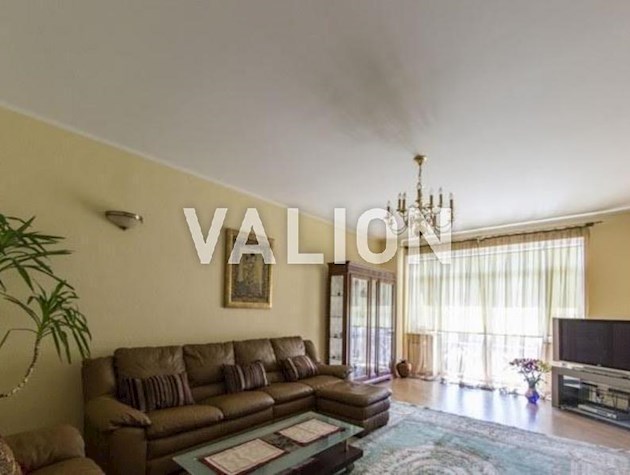 Продается трехкомнатная квартира на улице Панаса Мирного, 12. Печерск, ЖК Введенский