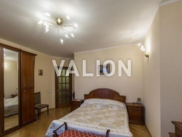 Продается трехкомнатная квартира на улице Панаса Мирного, 12. Печерск, ЖК Введенский