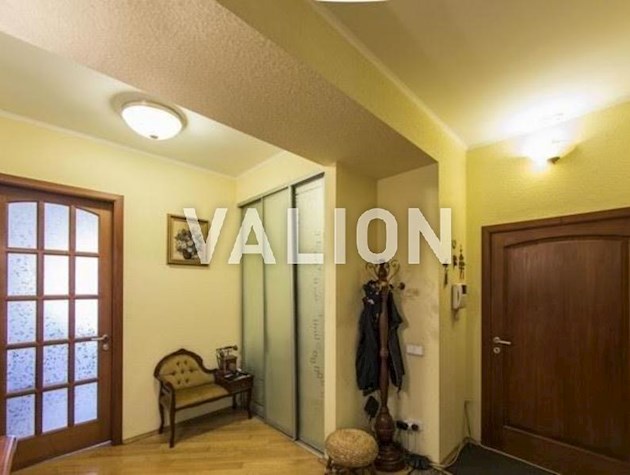 Продается трехкомнатная квартира на улице Панаса Мирного, 12. Печерск, ЖК Введенский