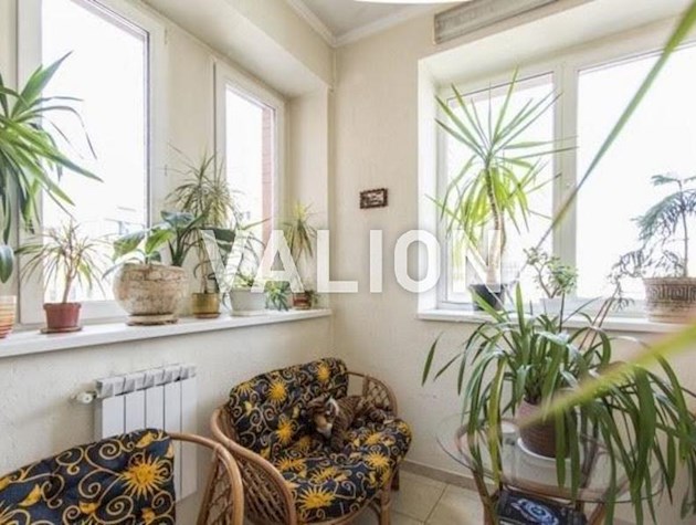 Продается трехкомнатная квартира на улице Панаса Мирного, 12. Печерск, ЖК Введенский