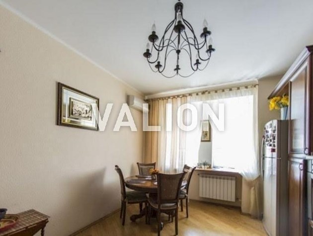 Продается трехкомнатная квартира на улице Панаса Мирного, 12. Печерск, ЖК Введенский