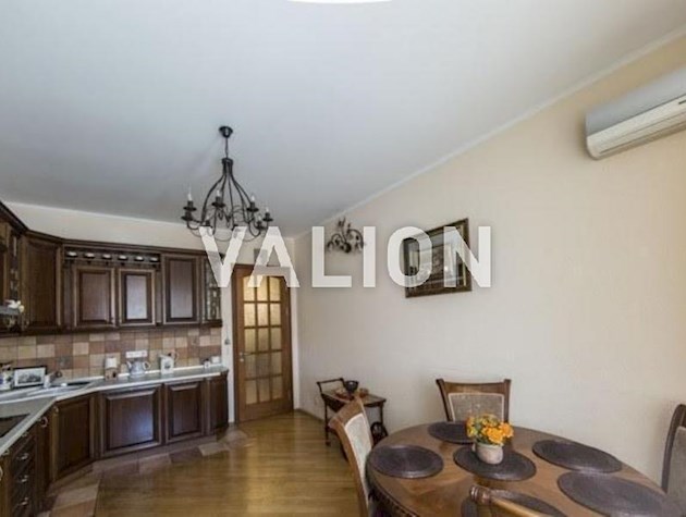 Продается трехкомнатная квартира на улице Панаса Мирного, 12. Печерск, ЖК Введенский