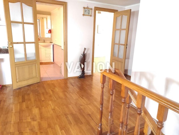 Продаж 6 кімнатної квартири, 2 рівні, ул.Гоголевская 27, історичний центр