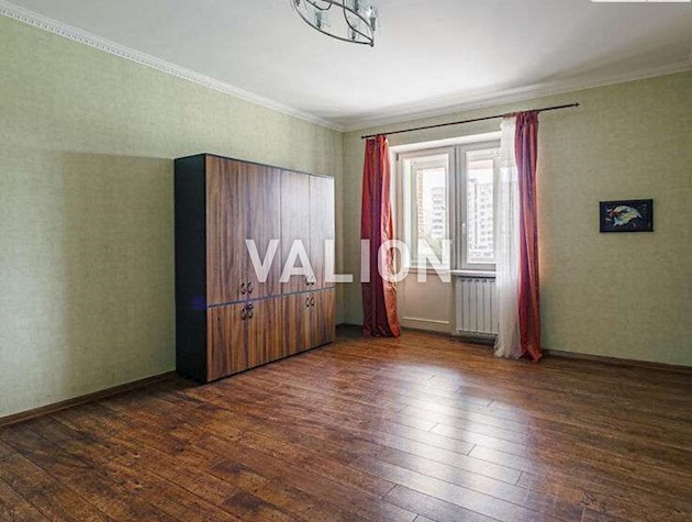 Продаж 4-кімнатної квартири на вул.Левка Лук’яненка, 21