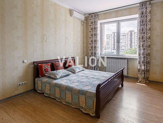 Продаж 4-кімнатної квартири на вул.Левка Лук’яненка, 21