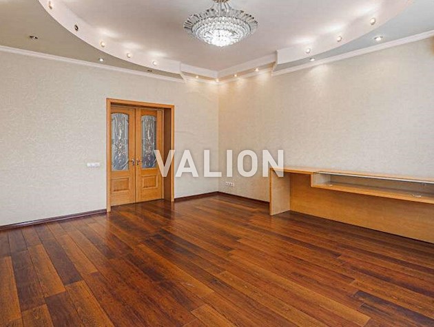 Продаж 4-кімнатної квартири на вул.Левка Лук’яненка, 21