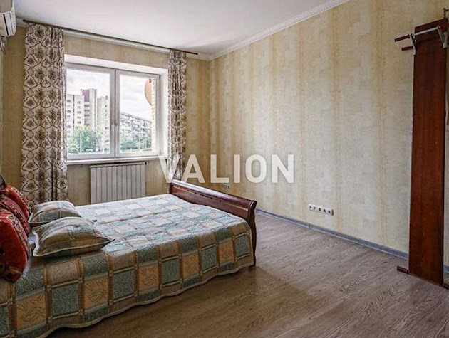 Продаж 4-кімнатної квартири на вул.Левка Лук’яненка, 21