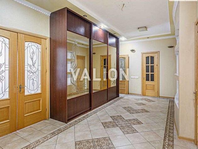 Продаж 4-кімнатної квартири на вул.Левка Лук’яненка, 21