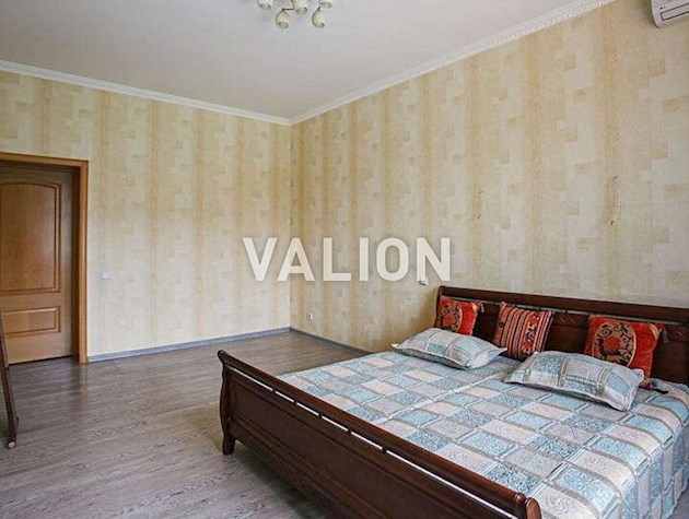 Продаж 4-кімнатної квартири на вул.Левка Лук’яненка, 21