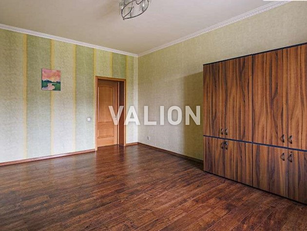 Продаж 4-кімнатної квартири на вул.Левка Лук’яненка, 21