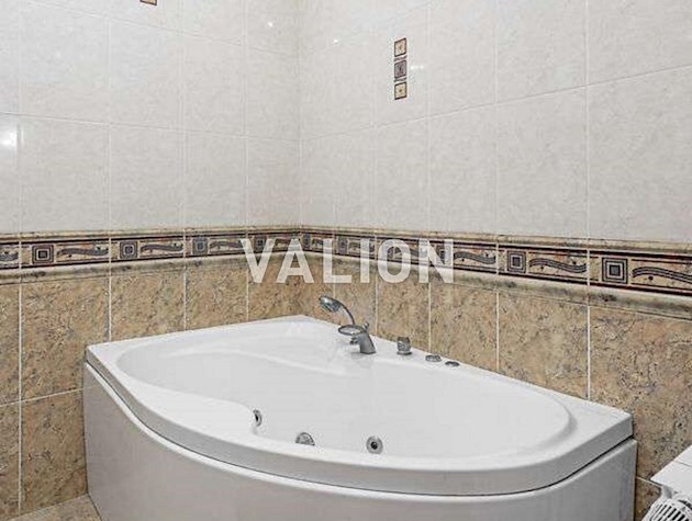 Продаж 4-кімнатної квартири на вул.Левка Лук’яненка, 21