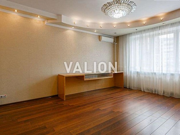 Продаж 4-кімнатної квартири на вул.Левка Лук’яненка, 21