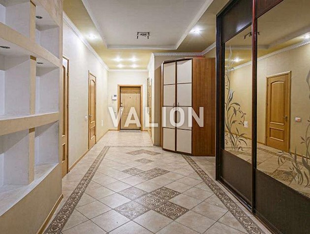 Продаж 4-кімнатної квартири на вул.Левка Лук’яненка, 21