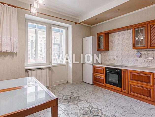 Продаж 4-кімнатної квартири на вул.Левка Лук’яненка, 21