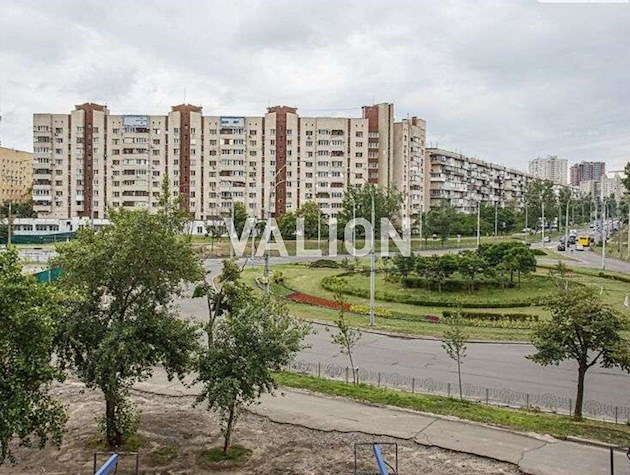 Продаж 4-кімнатної квартири на вул.Левка Лук’яненка, 21