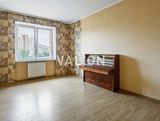 Продаж 4-кімнатної квартири на вул.Левка Лук’яненка, 21