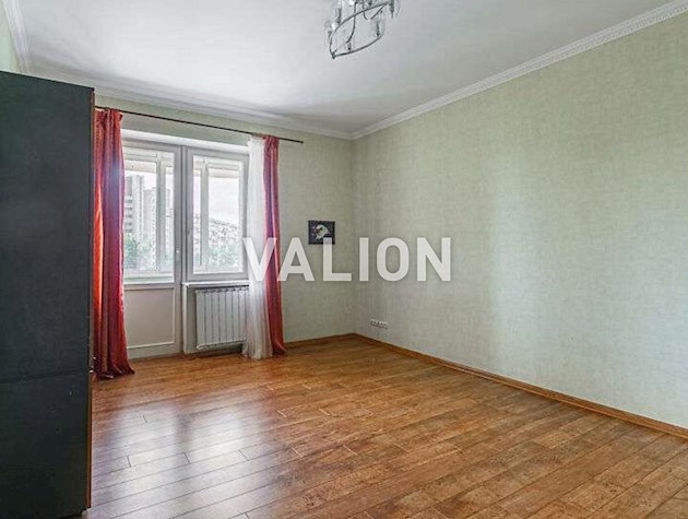 Продаж 4-кімнатної квартири на вул.Левка Лук’яненка, 21