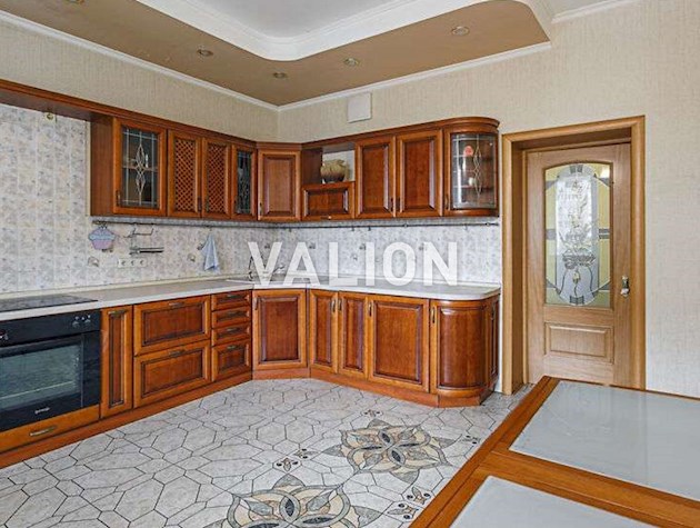 Продаж 4-кімнатної квартири на вул.Левка Лук’яненка, 21