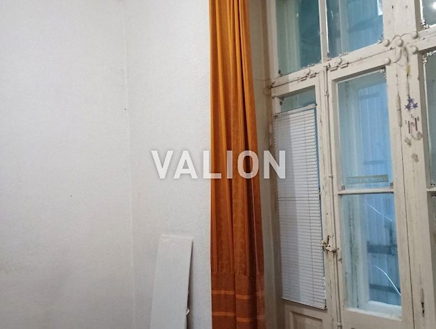 Продаж 2 кім. квартири по вул. Богдана Хмельницького 10а, центр, царський будинок.